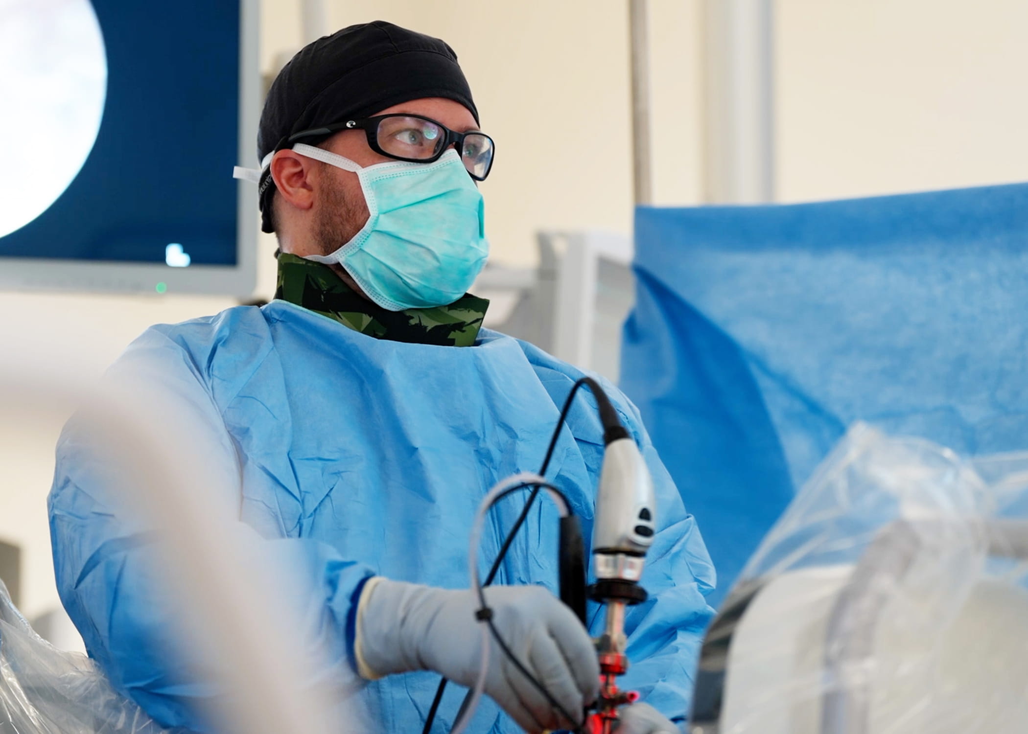 Phillip Glivar, MD, orthopedic spine surgeon at Ohio State Wexner Medical Center, performs ultra-minimally invasive spine surgery