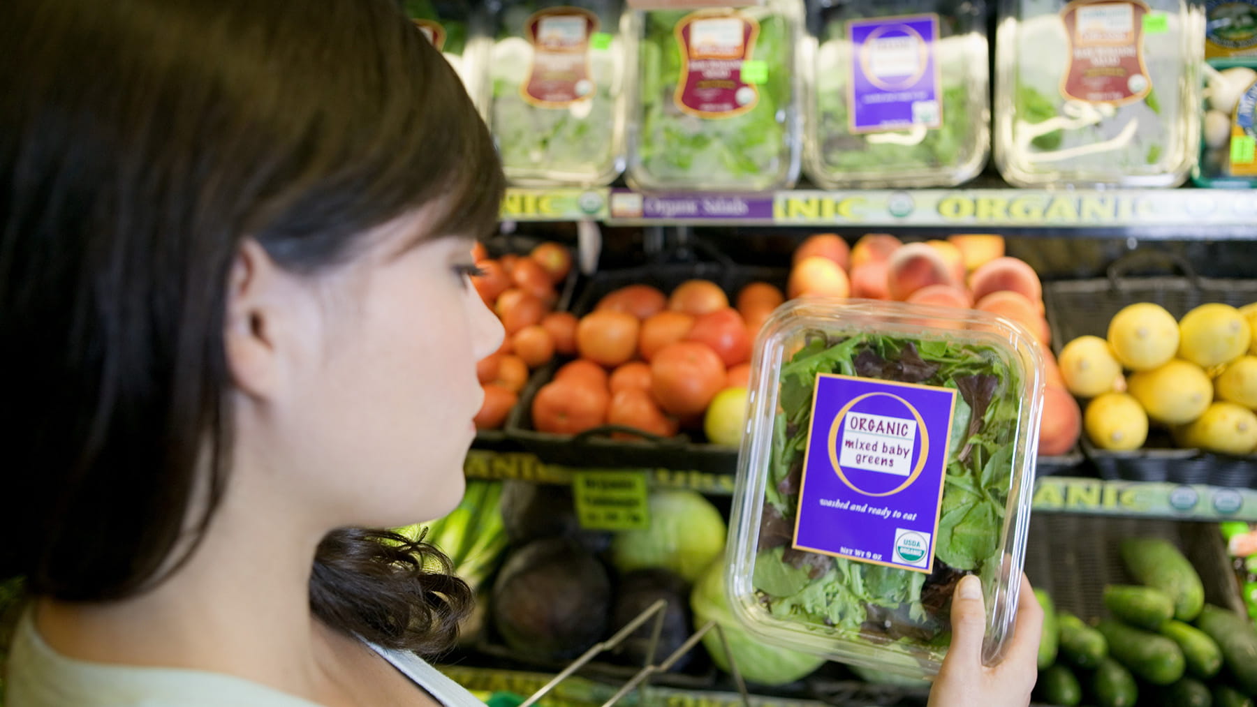 woman shopping for groceries