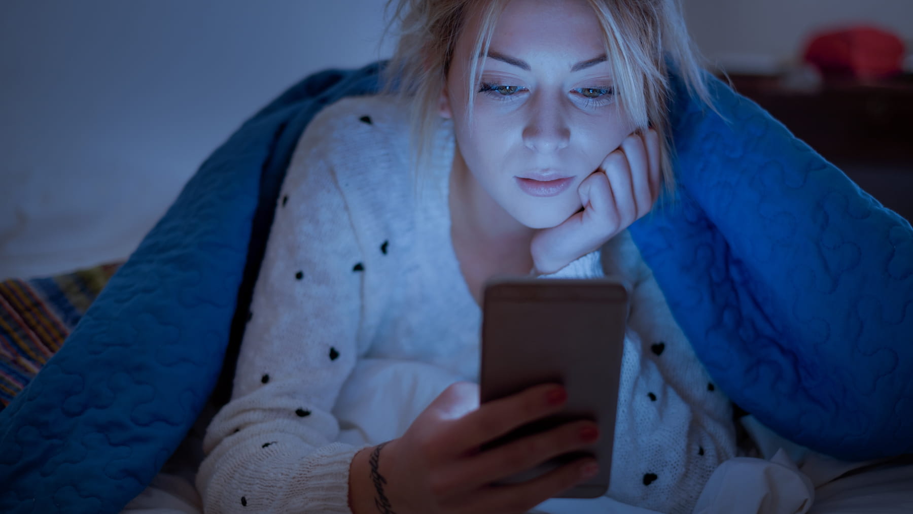 Does blue light from electronic devices damage our eyes Ohio