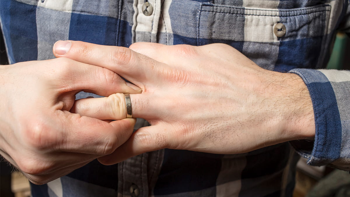7 Intriguing Facts About What Finger Does a Promise Ring Go On?