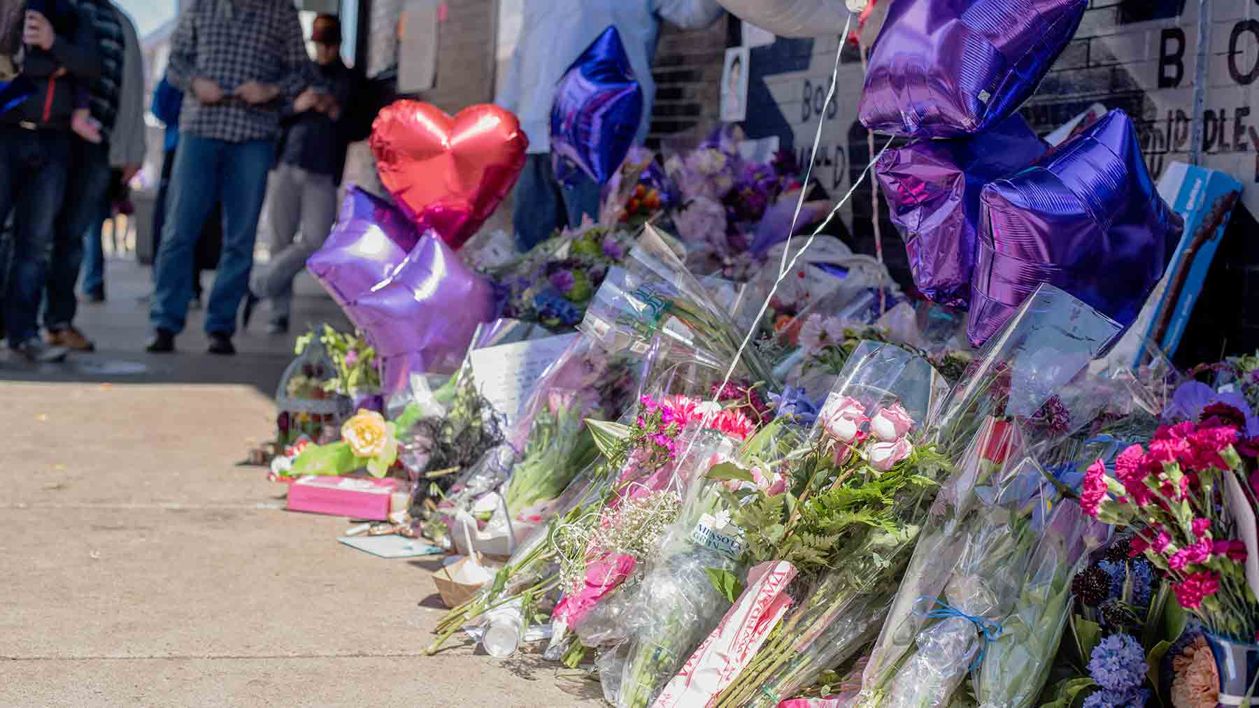 Balloons and flowers memorialize a celebrity death