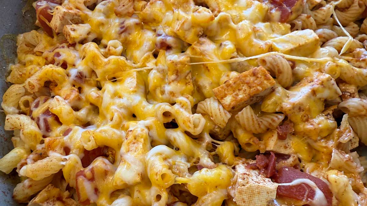 chili mac with tofu in a skillet
