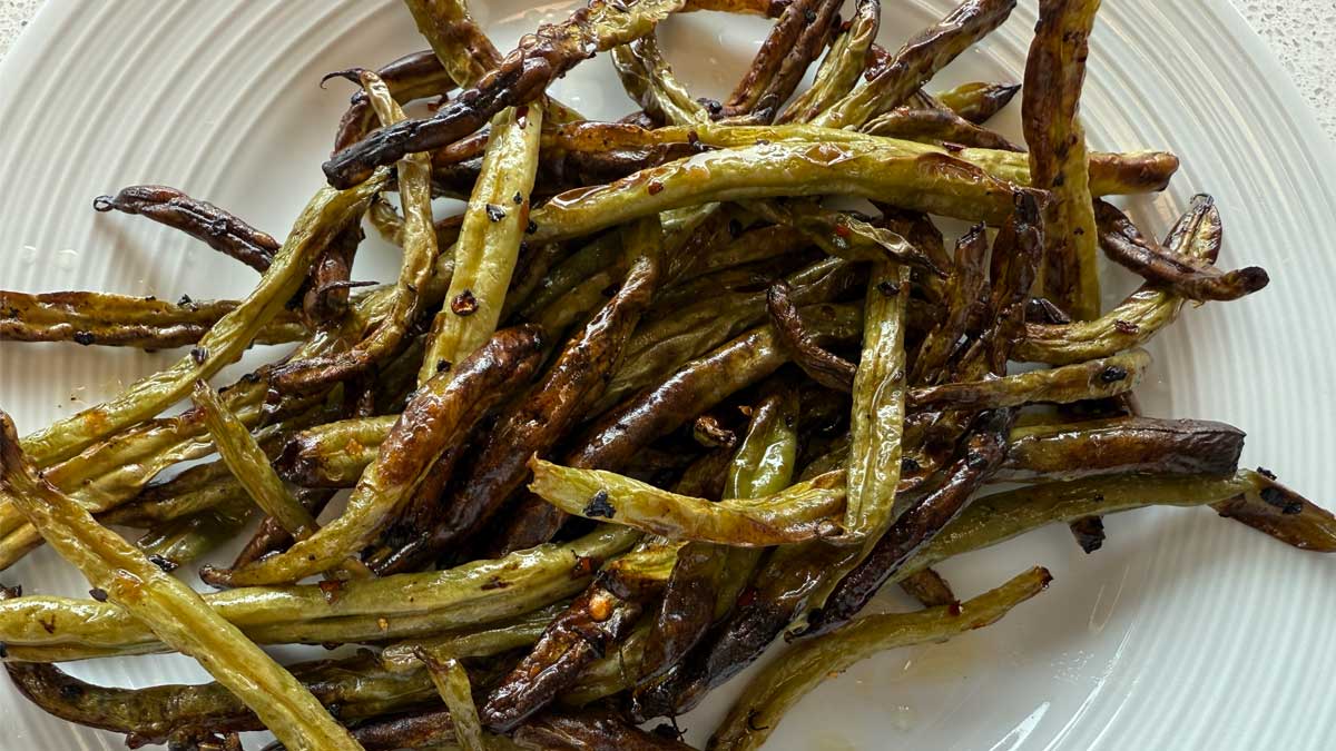 green beans on a plate