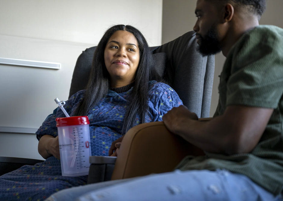expectant-mother-in-delivery-room