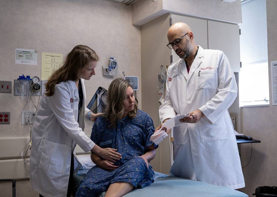 Maternal-Fetal-Medicine-provider-with-patient